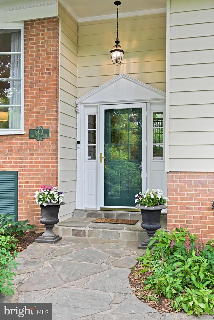 503 COLONY CT NW, VIENNA, Virginia 22180, 4 Bedrooms Bedrooms, ,3 BathroomsBathrooms,Residential,For sale,503 COLONY CT NW,VAFX2238064 MLS # VAFX2238064