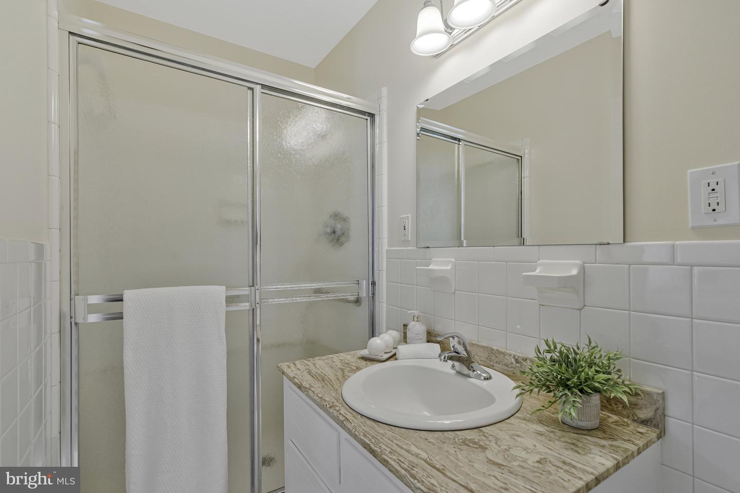 8009 LEWINSVILLE RD, MCLEAN, Virginia 22102, 5 Bedrooms Bedrooms, ,3 BathroomsBathrooms,Residential,For sale,8009 LEWINSVILLE RD,VAFX2238382 MLS # VAFX2238382