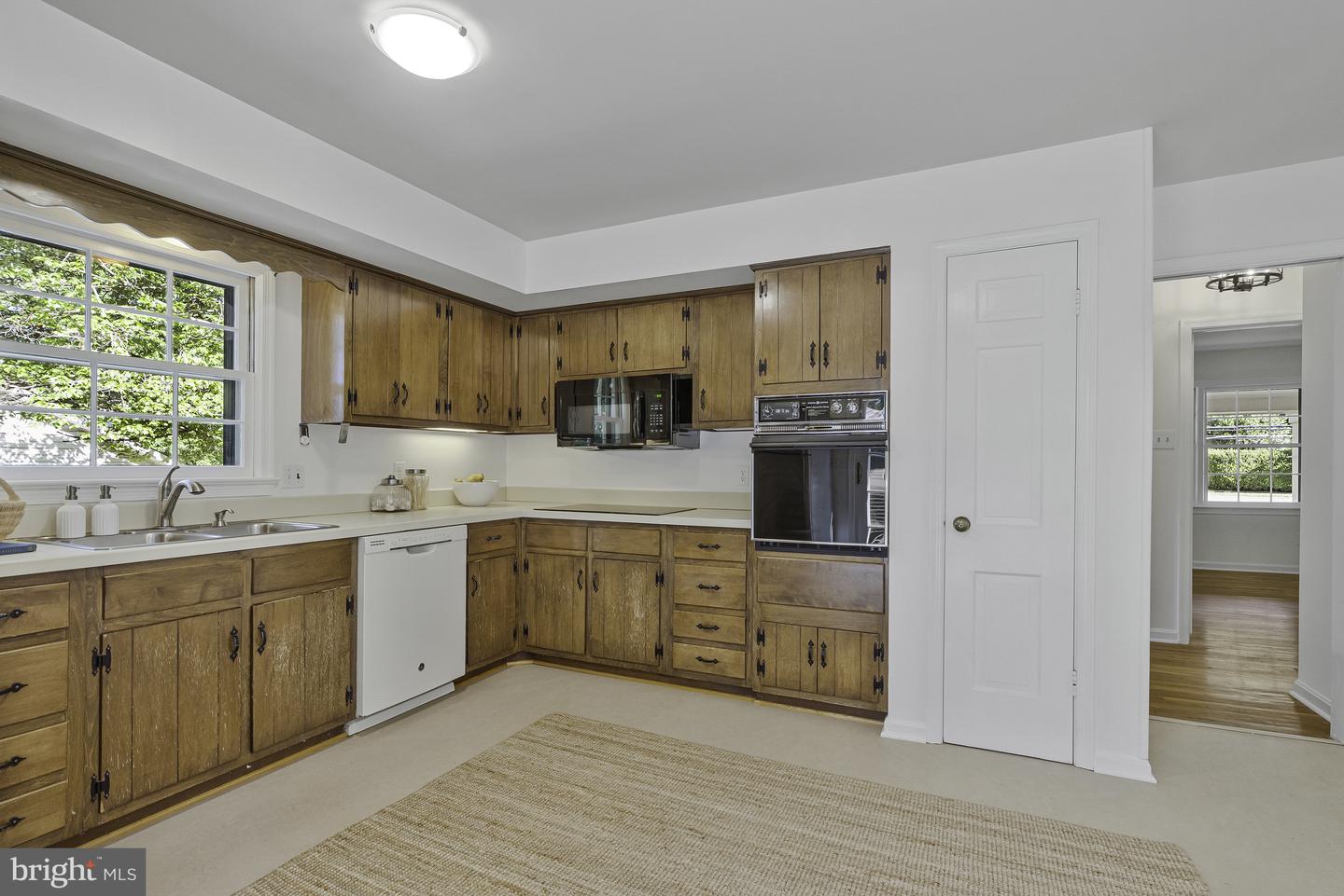 8009 LEWINSVILLE RD, MCLEAN, Virginia 22102, 5 Bedrooms Bedrooms, ,3 BathroomsBathrooms,Residential,For sale,8009 LEWINSVILLE RD,VAFX2238382 MLS # VAFX2238382