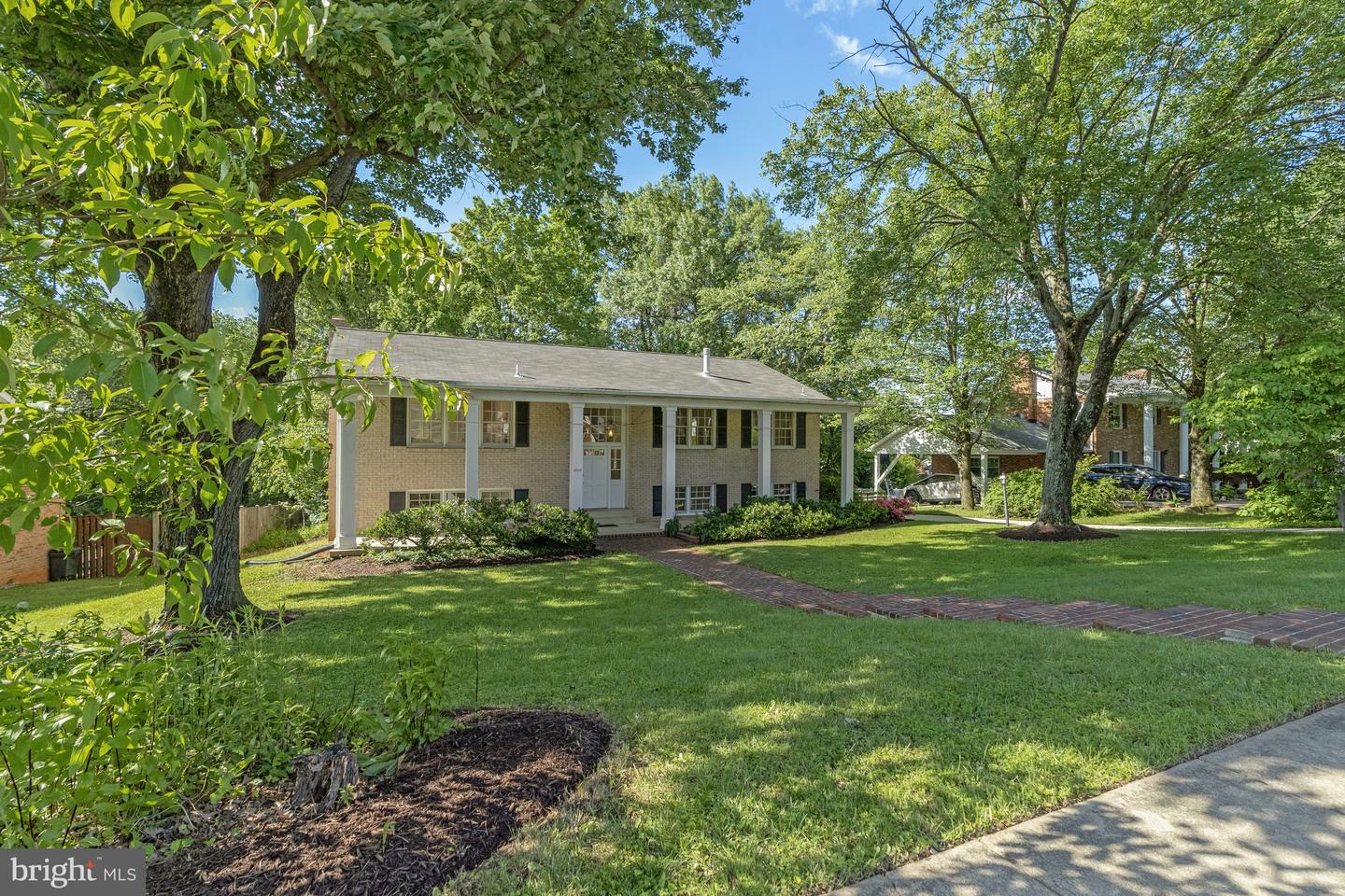 8009 LEWINSVILLE RD, MCLEAN, Virginia 22102, 5 Bedrooms Bedrooms, ,3 BathroomsBathrooms,Residential,For sale,8009 LEWINSVILLE RD,VAFX2238382 MLS # VAFX2238382