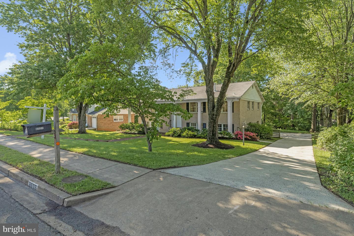 8009 LEWINSVILLE RD, MCLEAN, Virginia 22102, 5 Bedrooms Bedrooms, ,3 BathroomsBathrooms,Residential,For sale,8009 LEWINSVILLE RD,VAFX2238382 MLS # VAFX2238382
