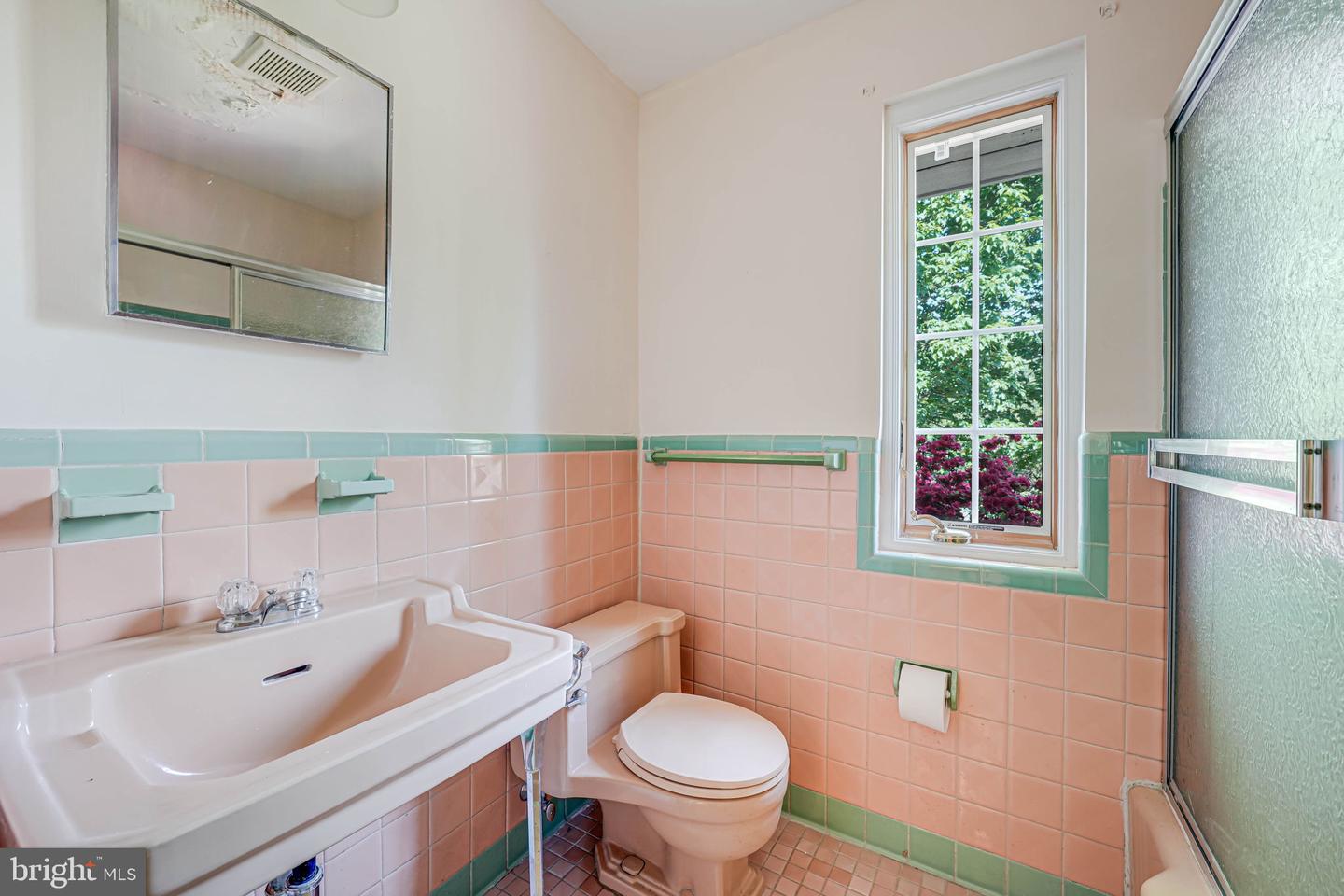 3460 GLAVIS RD, FALLS CHURCH, Virginia 22044, 4 Bedrooms Bedrooms, ,3 BathroomsBathrooms,Residential,For sale,3460 GLAVIS RD,VAFX2238772 MLS # VAFX2238772
