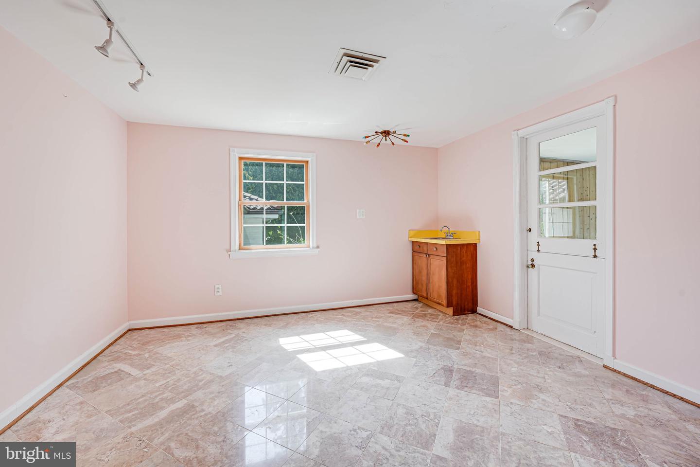 3460 GLAVIS RD, FALLS CHURCH, Virginia 22044, 4 Bedrooms Bedrooms, ,3 BathroomsBathrooms,Residential,For sale,3460 GLAVIS RD,VAFX2238772 MLS # VAFX2238772