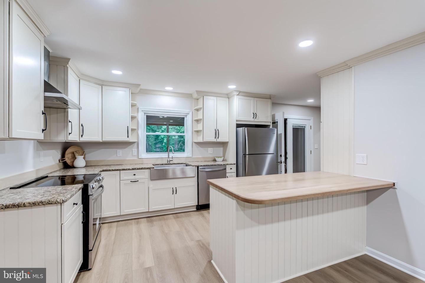 6488 DAVIS FORD RD, MANASSAS, Virginia 20111, 4 Bedrooms Bedrooms, ,3 BathroomsBathrooms,Residential,For sale,6488 DAVIS FORD RD,VAPW2094052 MLS # VAPW2094052