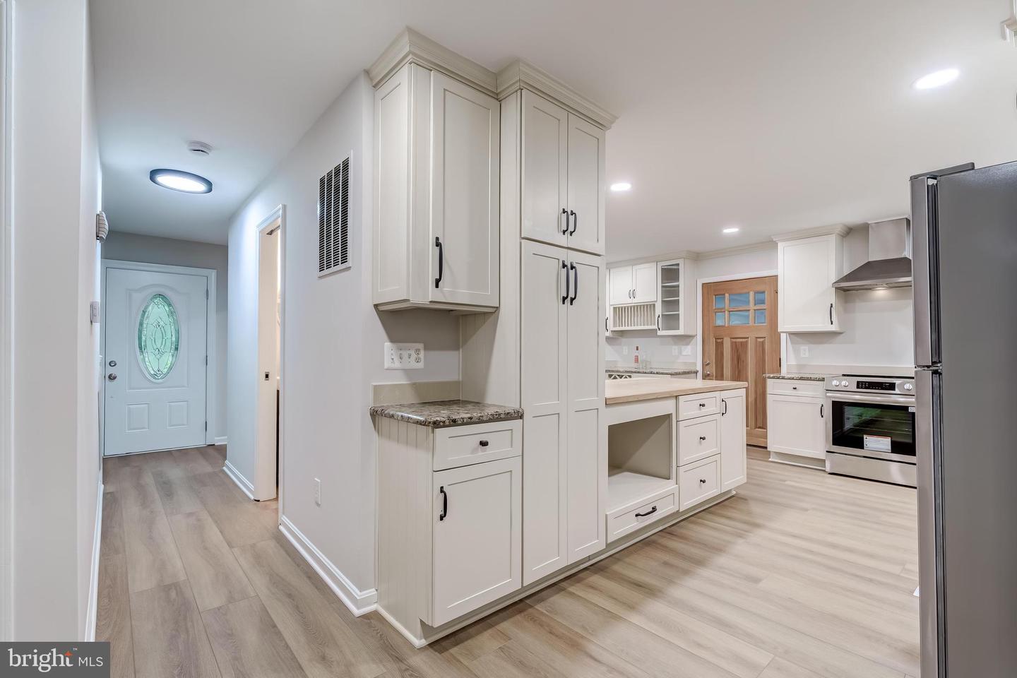 6488 DAVIS FORD RD, MANASSAS, Virginia 20111, 4 Bedrooms Bedrooms, ,3 BathroomsBathrooms,Residential,For sale,6488 DAVIS FORD RD,VAPW2094052 MLS # VAPW2094052