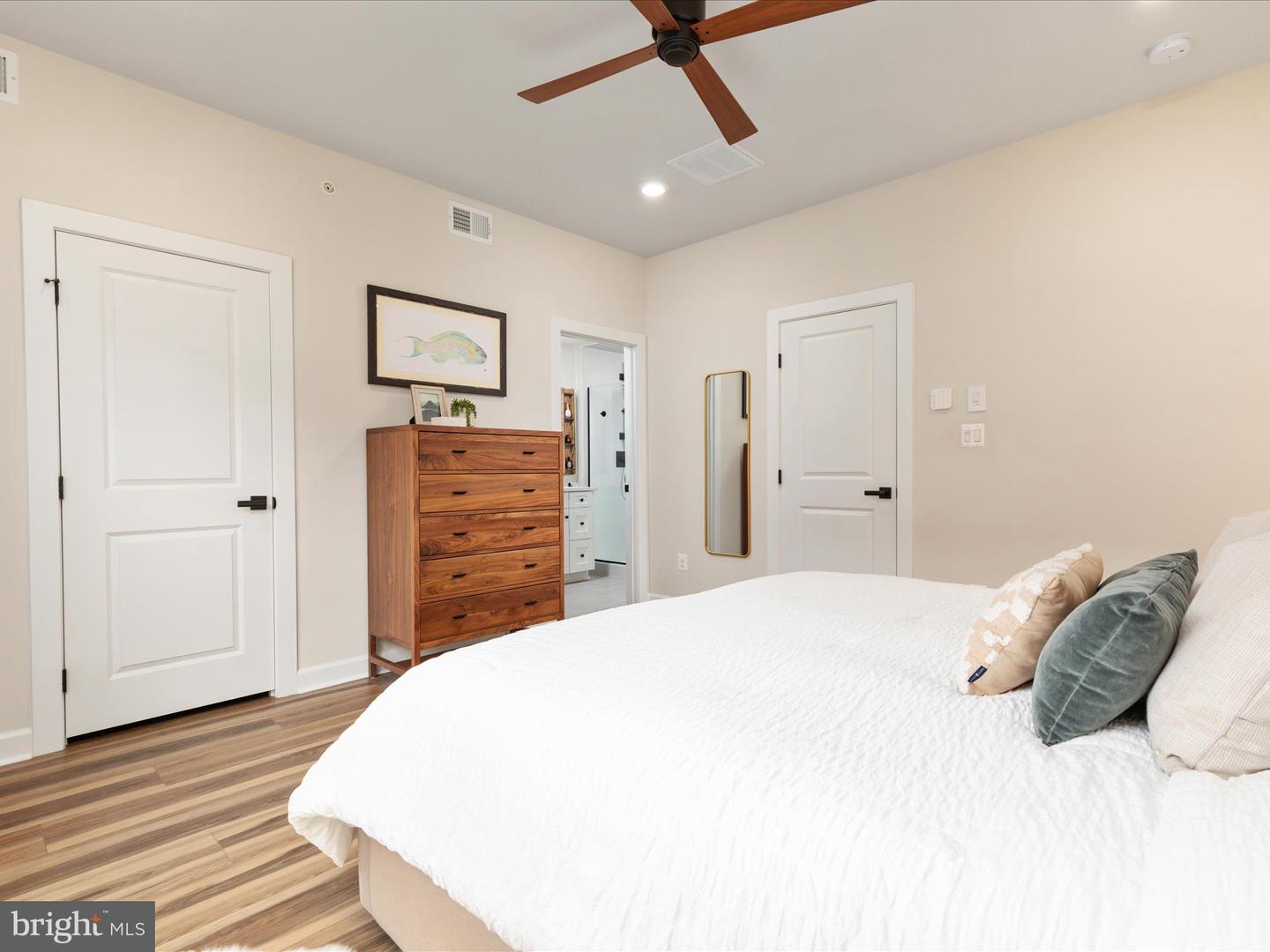 113 PLEASANT ST NW #6, VIENNA, Virginia 22180, 3 Bedrooms Bedrooms, ,4 BathroomsBathrooms,Residential,For sale,113 PLEASANT ST NW #6,VAFX2239010 MLS # VAFX2239010