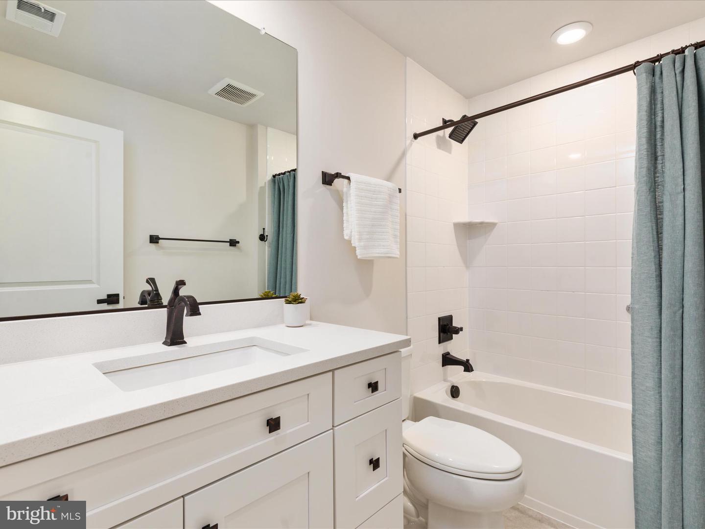 113 PLEASANT ST NW #6, VIENNA, Virginia 22180, 3 Bedrooms Bedrooms, ,4 BathroomsBathrooms,Residential,For sale,113 PLEASANT ST NW #6,VAFX2239010 MLS # VAFX2239010