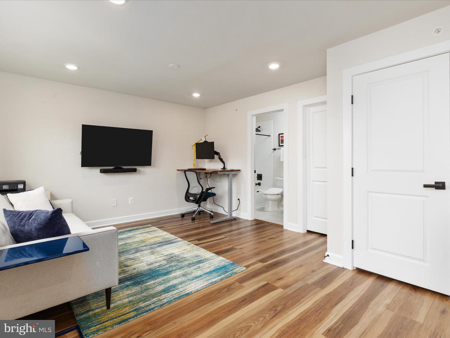 113 PLEASANT ST NW #6, VIENNA, Virginia 22180, 3 Bedrooms Bedrooms, ,4 BathroomsBathrooms,Residential,For sale,113 PLEASANT ST NW #6,VAFX2239010 MLS # VAFX2239010