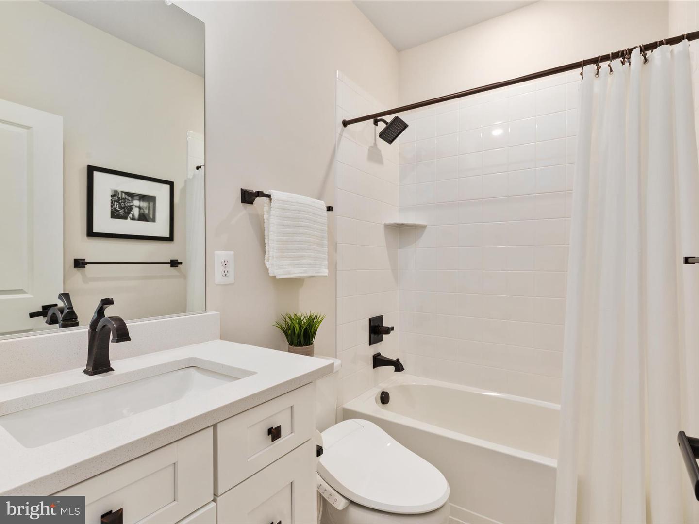113 PLEASANT ST NW #6, VIENNA, Virginia 22180, 3 Bedrooms Bedrooms, ,4 BathroomsBathrooms,Residential,For sale,113 PLEASANT ST NW #6,VAFX2239010 MLS # VAFX2239010