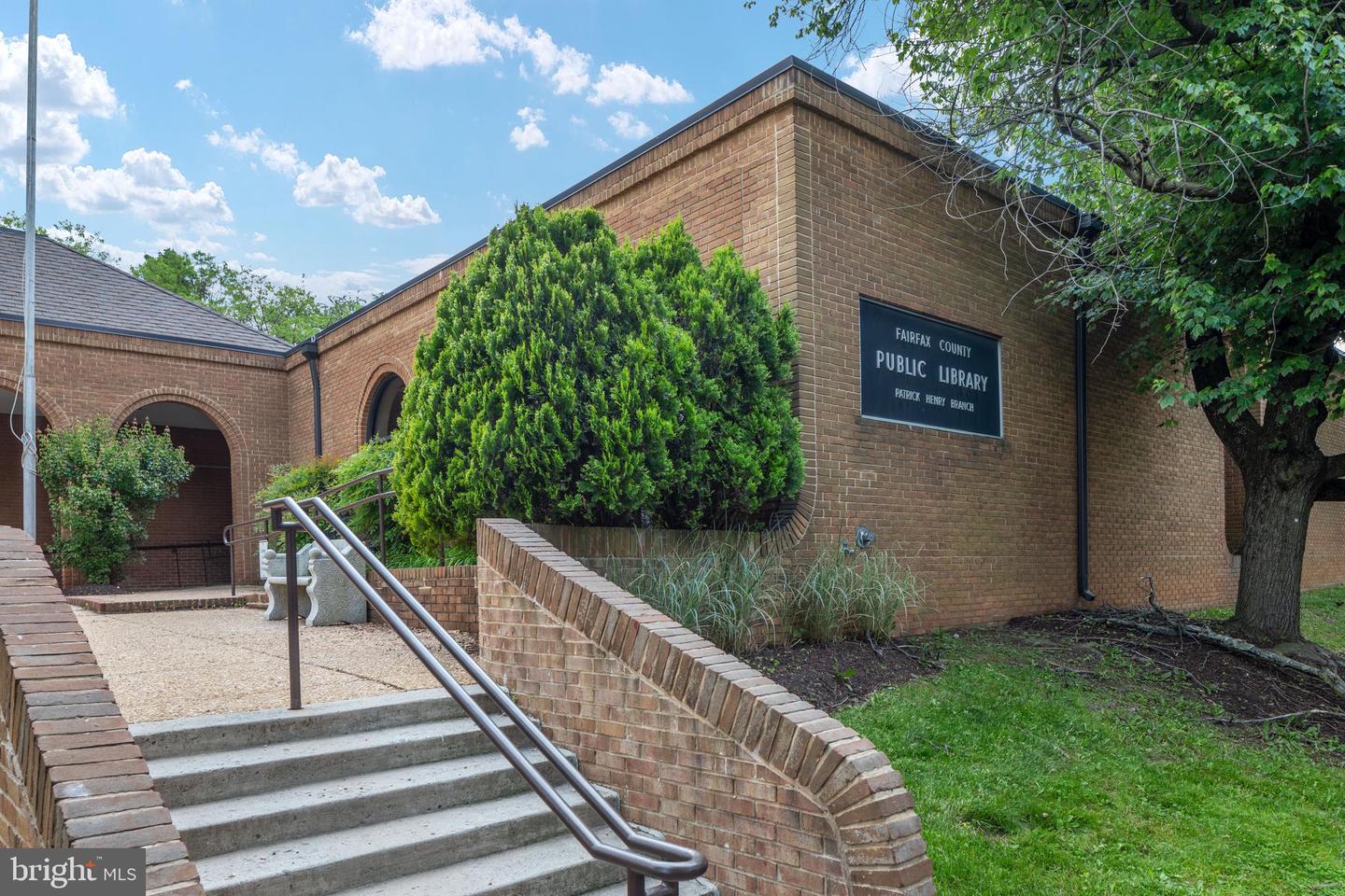 113 PLEASANT ST NW #6, VIENNA, Virginia 22180, 3 Bedrooms Bedrooms, ,4 BathroomsBathrooms,Residential,For sale,113 PLEASANT ST NW #6,VAFX2239010 MLS # VAFX2239010