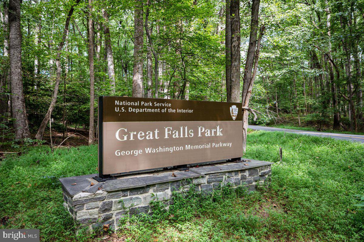 113 PLEASANT ST NW #6, VIENNA, Virginia 22180, 3 Bedrooms Bedrooms, ,4 BathroomsBathrooms,Residential,For sale,113 PLEASANT ST NW #6,VAFX2239010 MLS # VAFX2239010