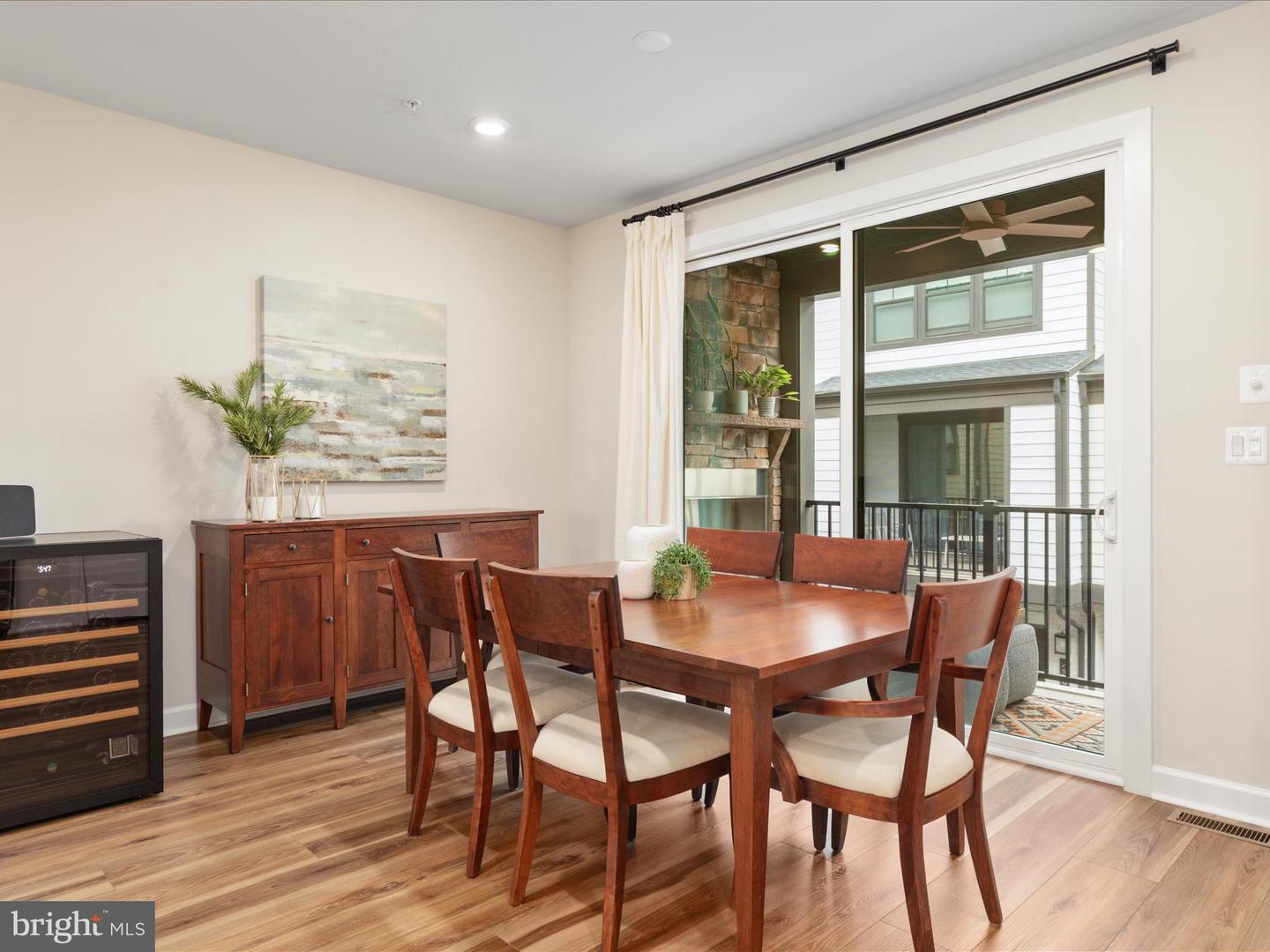 113 PLEASANT ST NW #6, VIENNA, Virginia 22180, 3 Bedrooms Bedrooms, ,4 BathroomsBathrooms,Residential,For sale,113 PLEASANT ST NW #6,VAFX2239010 MLS # VAFX2239010