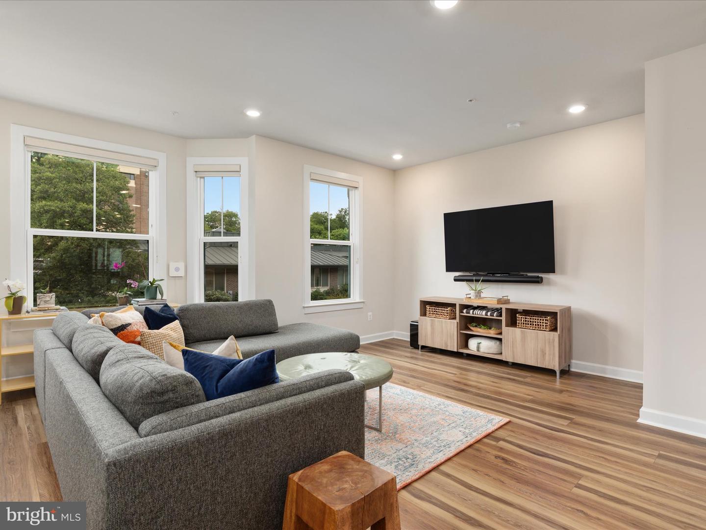 113 PLEASANT ST NW #6, VIENNA, Virginia 22180, 3 Bedrooms Bedrooms, ,4 BathroomsBathrooms,Residential,For sale,113 PLEASANT ST NW #6,VAFX2239010 MLS # VAFX2239010