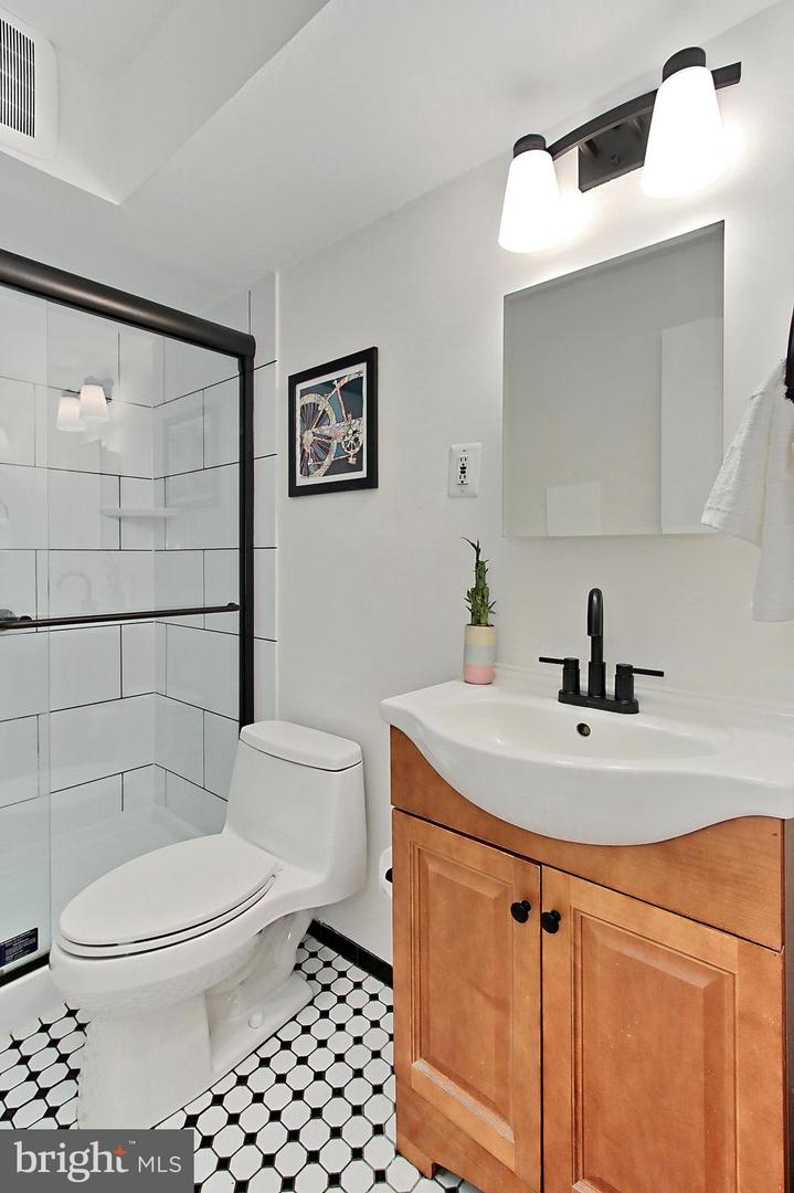 109 S VIRGINIA AVE #471-G, FALLS CHURCH, Virginia 22046, 1 Bedroom Bedrooms, ,1 BathroomBathrooms,Residential,For sale,109 S VIRGINIA AVE #471-G,VAFA2002974 MLS # VAFA2002974
