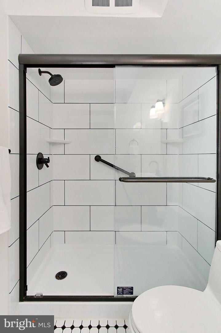 109 S VIRGINIA AVE #471-G, FALLS CHURCH, Virginia 22046, 1 Bedroom Bedrooms, ,1 BathroomBathrooms,Residential,For sale,109 S VIRGINIA AVE #471-G,VAFA2002974 MLS # VAFA2002974