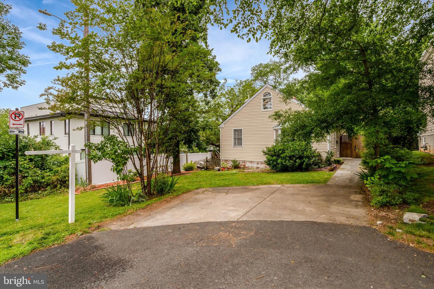 4817 20TH ST N, ARLINGTON, Virginia 22207, 3 Bedrooms Bedrooms, ,2 BathroomsBathrooms,Residential,For sale,4817 20TH ST N,VAAR2057138 MLS # VAAR2057138