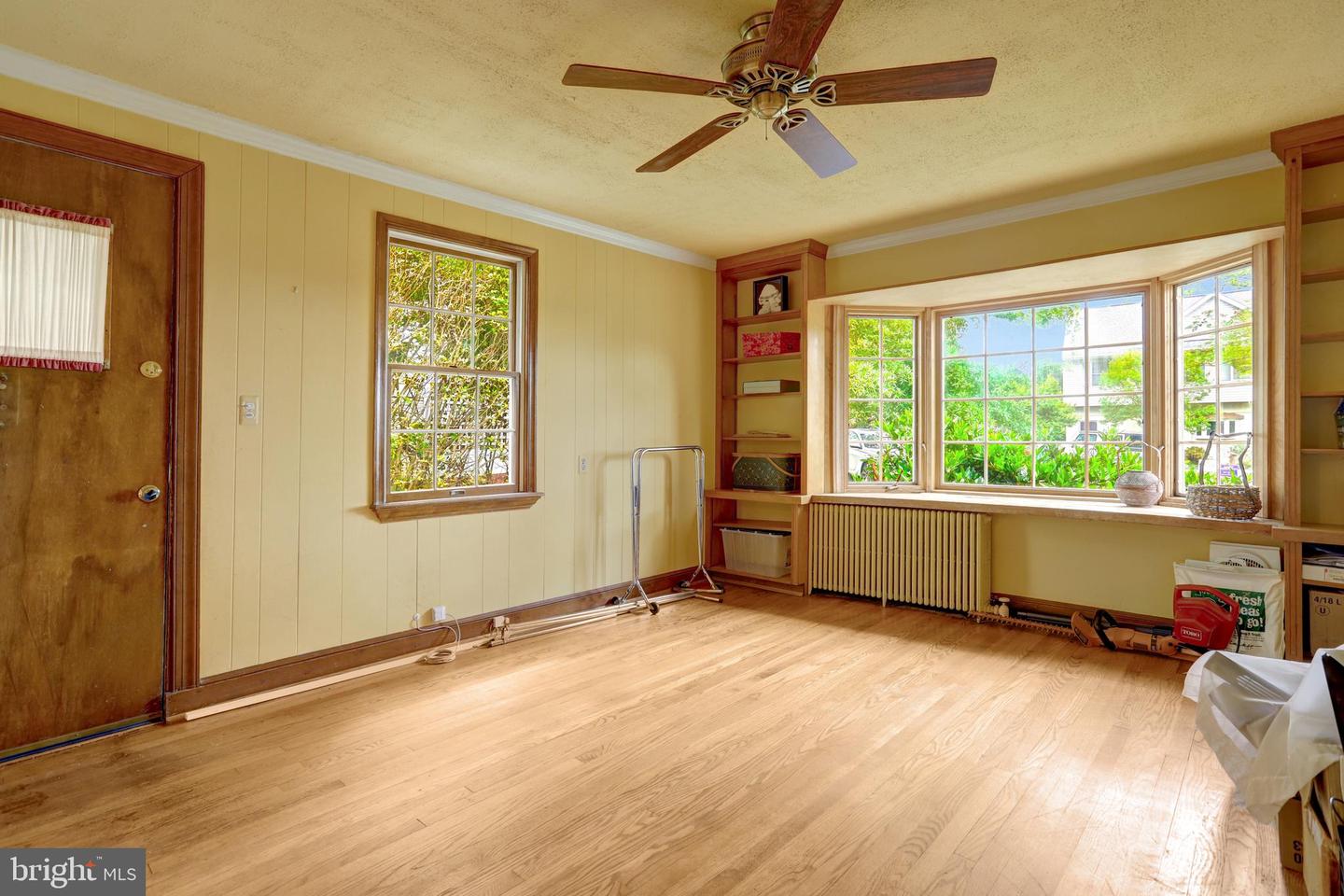 4817 20TH ST N, ARLINGTON, Virginia 22207, 3 Bedrooms Bedrooms, ,2 BathroomsBathrooms,Residential,For sale,4817 20TH ST N,VAAR2057138 MLS # VAAR2057138