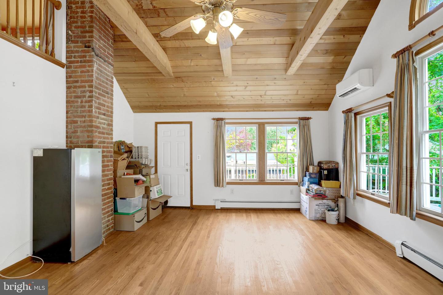 4817 20TH ST N, ARLINGTON, Virginia 22207, 3 Bedrooms Bedrooms, ,2 BathroomsBathrooms,Residential,For sale,4817 20TH ST N,VAAR2057138 MLS # VAAR2057138