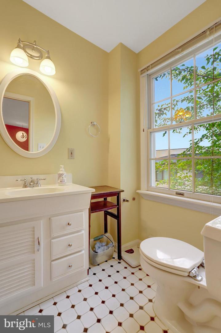 4817 20TH ST N, ARLINGTON, Virginia 22207, 3 Bedrooms Bedrooms, ,2 BathroomsBathrooms,Residential,For sale,4817 20TH ST N,VAAR2057138 MLS # VAAR2057138