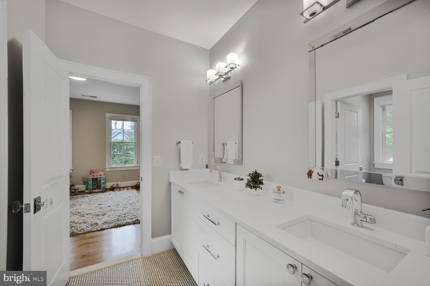 2231 N VERMONT ST, ARLINGTON, Virginia 22207, 6 Bedrooms Bedrooms, ,5 BathroomsBathrooms,Residential,For sale,2231 N VERMONT ST,VAAR2057166 MLS # VAAR2057166