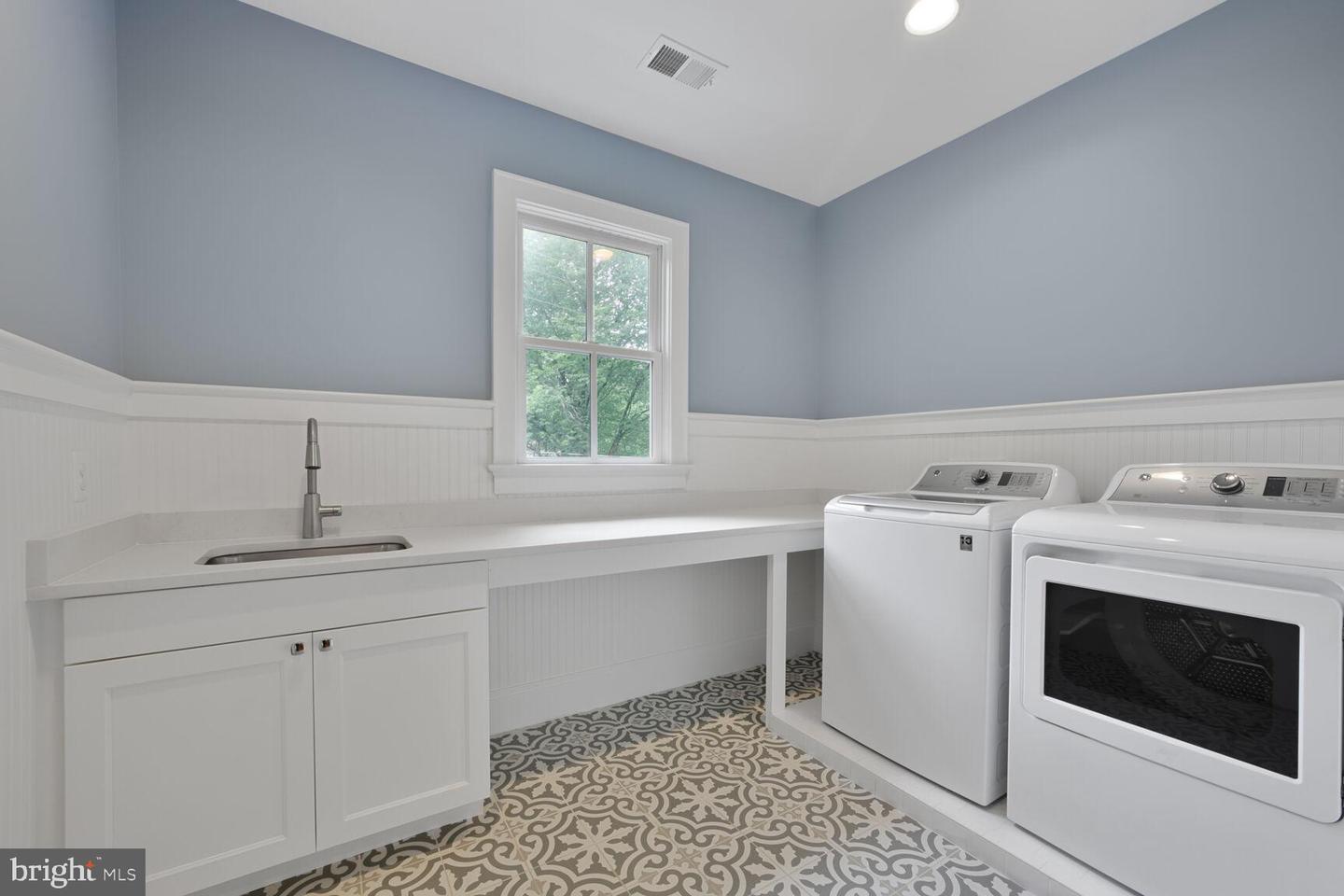 2231 N VERMONT ST, ARLINGTON, Virginia 22207, 6 Bedrooms Bedrooms, ,5 BathroomsBathrooms,Residential,For sale,2231 N VERMONT ST,VAAR2057166 MLS # VAAR2057166