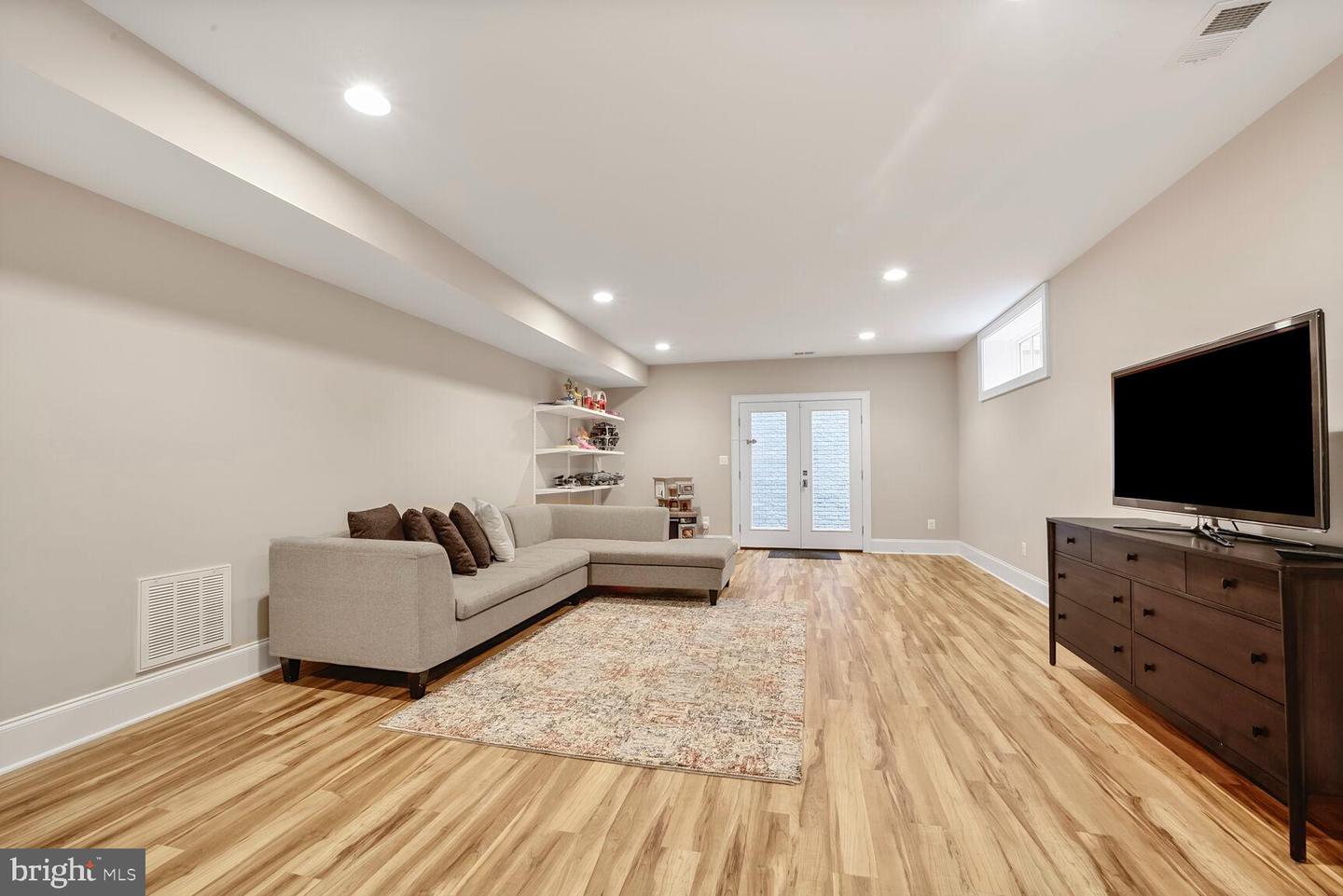 2231 N VERMONT ST, ARLINGTON, Virginia 22207, 6 Bedrooms Bedrooms, ,5 BathroomsBathrooms,Residential,For sale,2231 N VERMONT ST,VAAR2057166 MLS # VAAR2057166