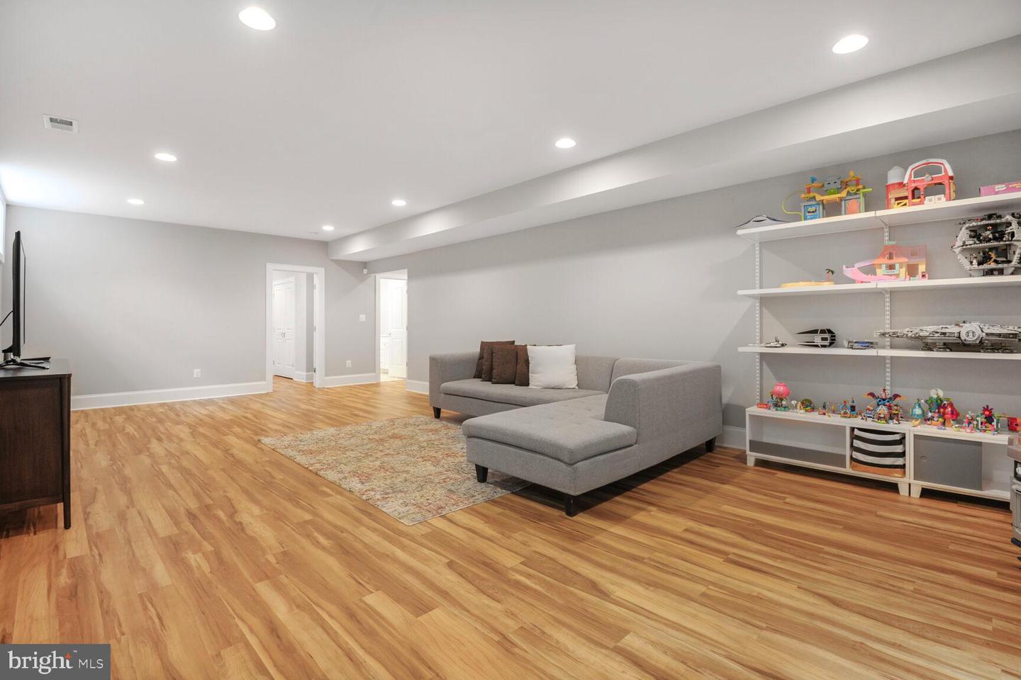 2231 N VERMONT ST, ARLINGTON, Virginia 22207, 6 Bedrooms Bedrooms, ,5 BathroomsBathrooms,Residential,For sale,2231 N VERMONT ST,VAAR2057166 MLS # VAAR2057166