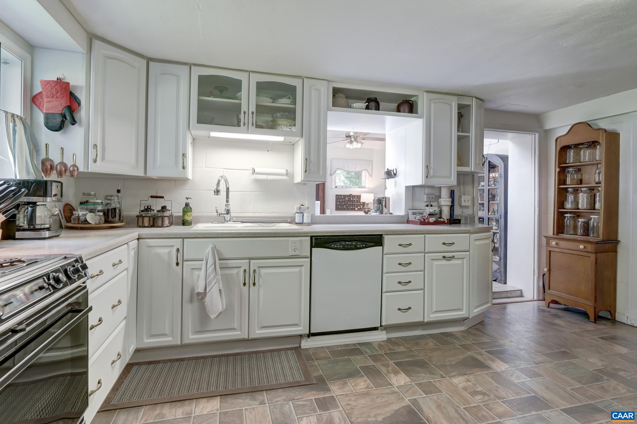 1514 WESTWOOD RD, CHARLOTTESVILLE, Virginia 22903, ,Residential,1514 WESTWOOD RD,665119 MLS # 665119