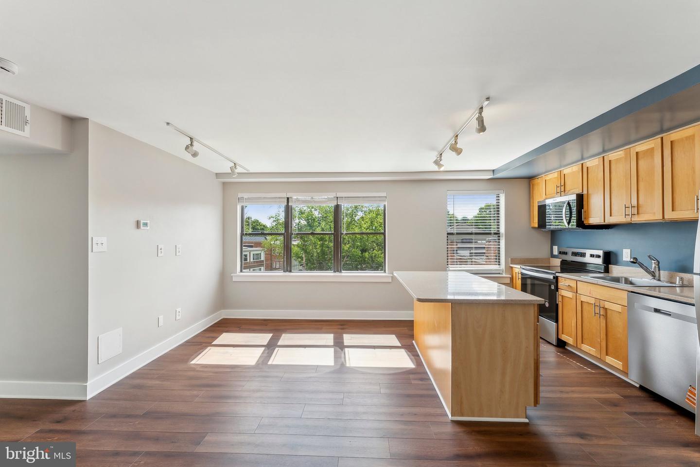 212 OAKWOOD ST SE #318, WASHINGTON, District Of Columbia 20032, 1 Bedroom Bedrooms, ,1 BathroomBathrooms,Residential,For sale,212 OAKWOOD ST SE #318,DCDC2201112 MLS # DCDC2201112