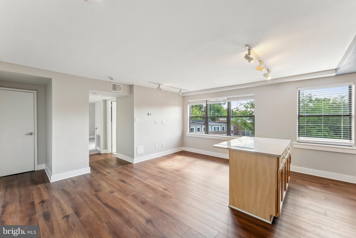 212 OAKWOOD ST SE #318, WASHINGTON, District Of Columbia 20032, 1 Bedroom Bedrooms, ,1 BathroomBathrooms,Residential,For sale,212 OAKWOOD ST SE #318,DCDC2201112 MLS # DCDC2201112
