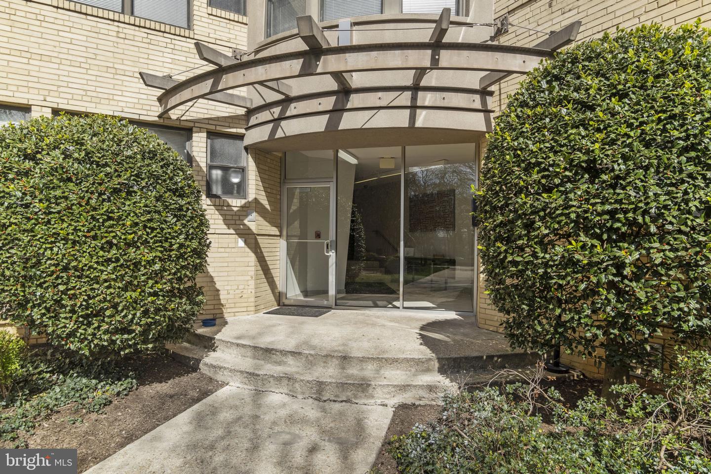 212 OAKWOOD ST SE #318, WASHINGTON, District Of Columbia 20032, 1 Bedroom Bedrooms, ,1 BathroomBathrooms,Residential,For sale,212 OAKWOOD ST SE #318,DCDC2201112 MLS # DCDC2201112
