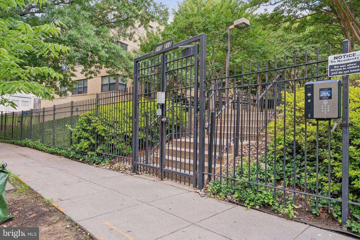 212 OAKWOOD ST SE #318, WASHINGTON, District Of Columbia 20032, 1 Bedroom Bedrooms, ,1 BathroomBathrooms,Residential,For sale,212 OAKWOOD ST SE #318,DCDC2201112 MLS # DCDC2201112