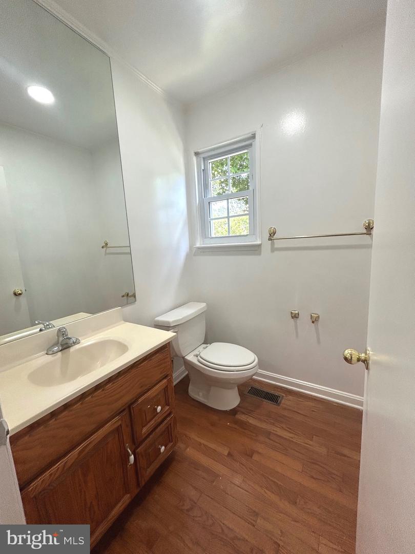 8524 BETTERTON CT, VIENNA, Virginia 22182, 5 Bedrooms Bedrooms, ,4 BathroomsBathrooms,Residential,For sale,8524 BETTERTON CT,VAFX2241540 MLS # VAFX2241540