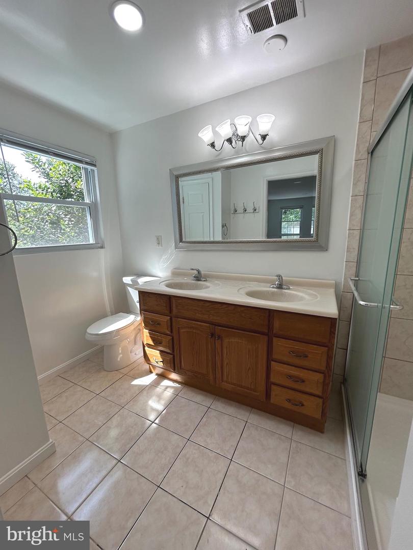 8524 BETTERTON CT, VIENNA, Virginia 22182, 5 Bedrooms Bedrooms, ,4 BathroomsBathrooms,Residential,For sale,8524 BETTERTON CT,VAFX2241540 MLS # VAFX2241540