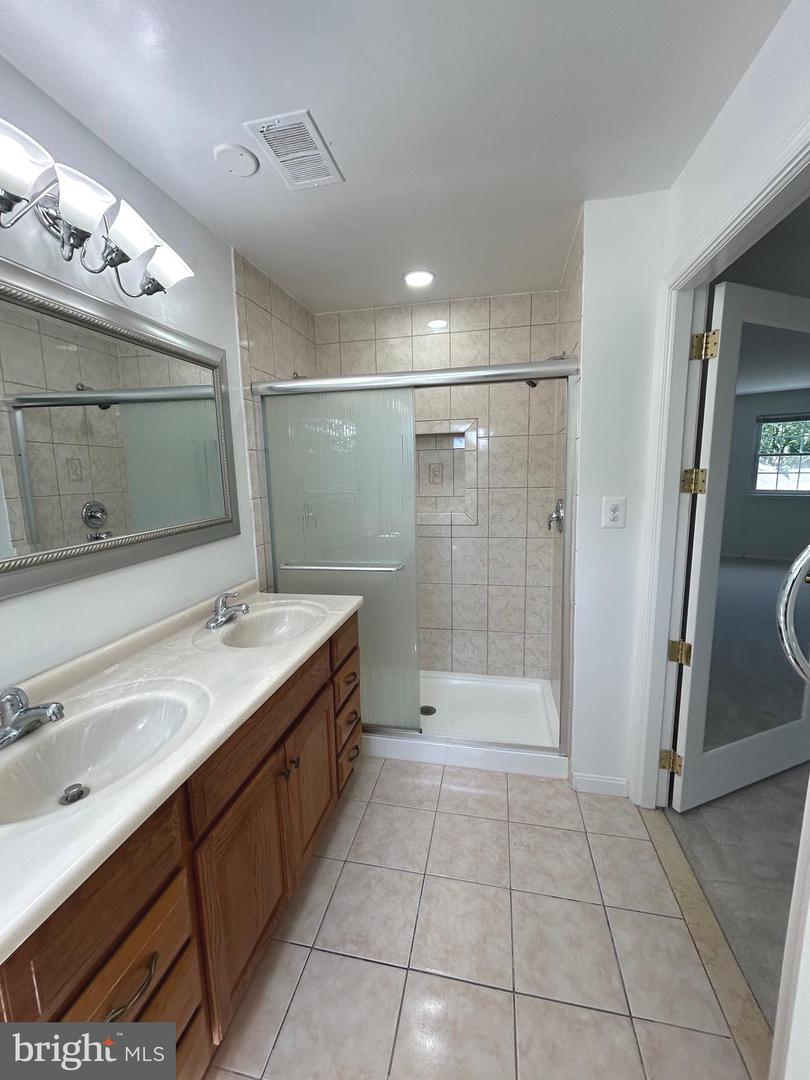8524 BETTERTON CT, VIENNA, Virginia 22182, 5 Bedrooms Bedrooms, ,4 BathroomsBathrooms,Residential,For sale,8524 BETTERTON CT,VAFX2241540 MLS # VAFX2241540