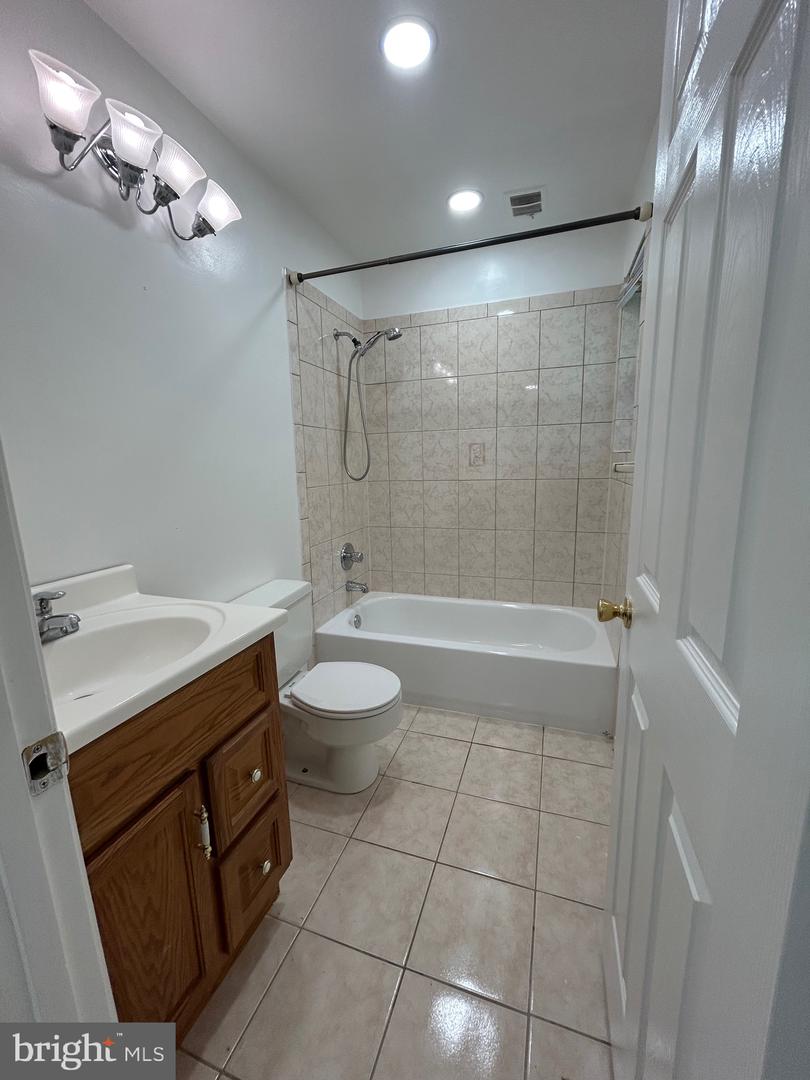8524 BETTERTON CT, VIENNA, Virginia 22182, 5 Bedrooms Bedrooms, ,4 BathroomsBathrooms,Residential,For sale,8524 BETTERTON CT,VAFX2241540 MLS # VAFX2241540
