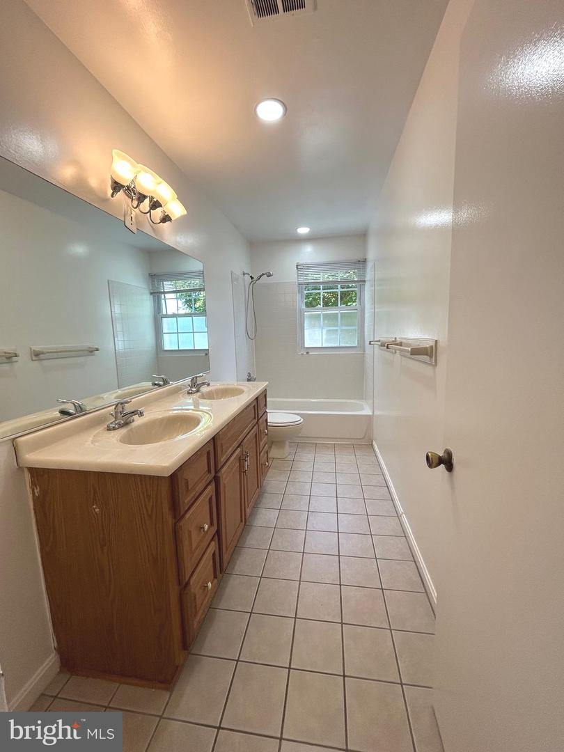 8524 BETTERTON CT, VIENNA, Virginia 22182, 5 Bedrooms Bedrooms, ,4 BathroomsBathrooms,Residential,For sale,8524 BETTERTON CT,VAFX2241540 MLS # VAFX2241540