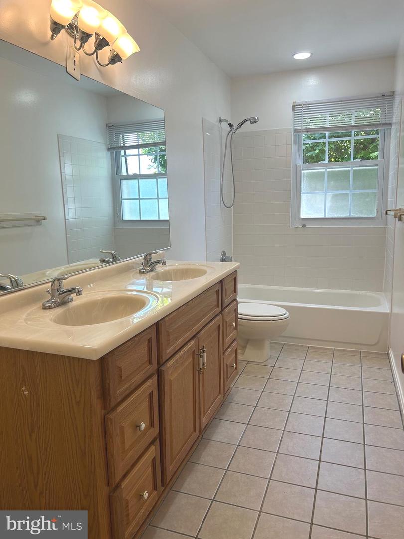 8524 BETTERTON CT, VIENNA, Virginia 22182, 5 Bedrooms Bedrooms, ,4 BathroomsBathrooms,Residential,For sale,8524 BETTERTON CT,VAFX2241540 MLS # VAFX2241540