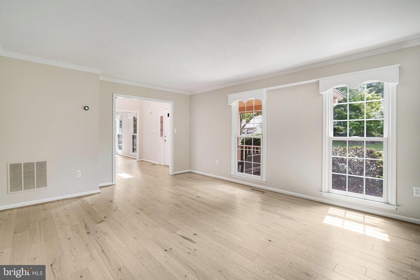 5926 CLERMONT LANDING CT, BURKE, Virginia 22015, 4 Bedrooms Bedrooms, ,3 BathroomsBathrooms,Residential,For sale,5926 CLERMONT LANDING CT,VAFX2242000 MLS # VAFX2242000
