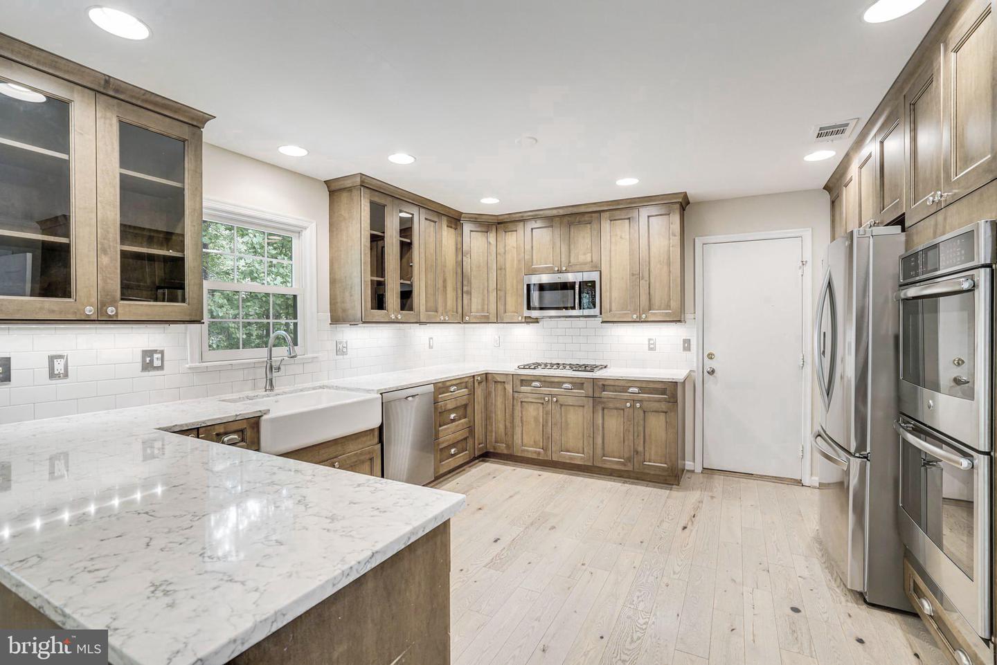 5926 CLERMONT LANDING CT, BURKE, Virginia 22015, 4 Bedrooms Bedrooms, ,3 BathroomsBathrooms,Residential,For sale,5926 CLERMONT LANDING CT,VAFX2242000 MLS # VAFX2242000