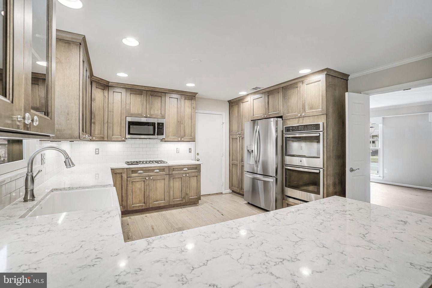 5926 CLERMONT LANDING CT, BURKE, Virginia 22015, 4 Bedrooms Bedrooms, ,3 BathroomsBathrooms,Residential,For sale,5926 CLERMONT LANDING CT,VAFX2242000 MLS # VAFX2242000