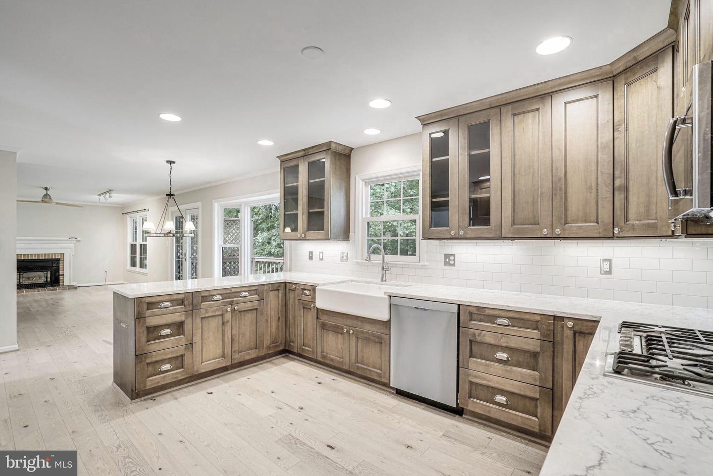5926 CLERMONT LANDING CT, BURKE, Virginia 22015, 4 Bedrooms Bedrooms, ,3 BathroomsBathrooms,Residential,For sale,5926 CLERMONT LANDING CT,VAFX2242000 MLS # VAFX2242000