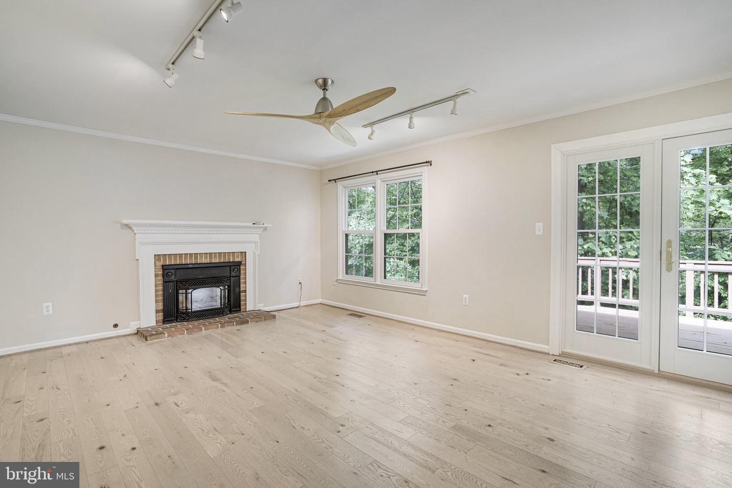 5926 CLERMONT LANDING CT, BURKE, Virginia 22015, 4 Bedrooms Bedrooms, ,3 BathroomsBathrooms,Residential,For sale,5926 CLERMONT LANDING CT,VAFX2242000 MLS # VAFX2242000