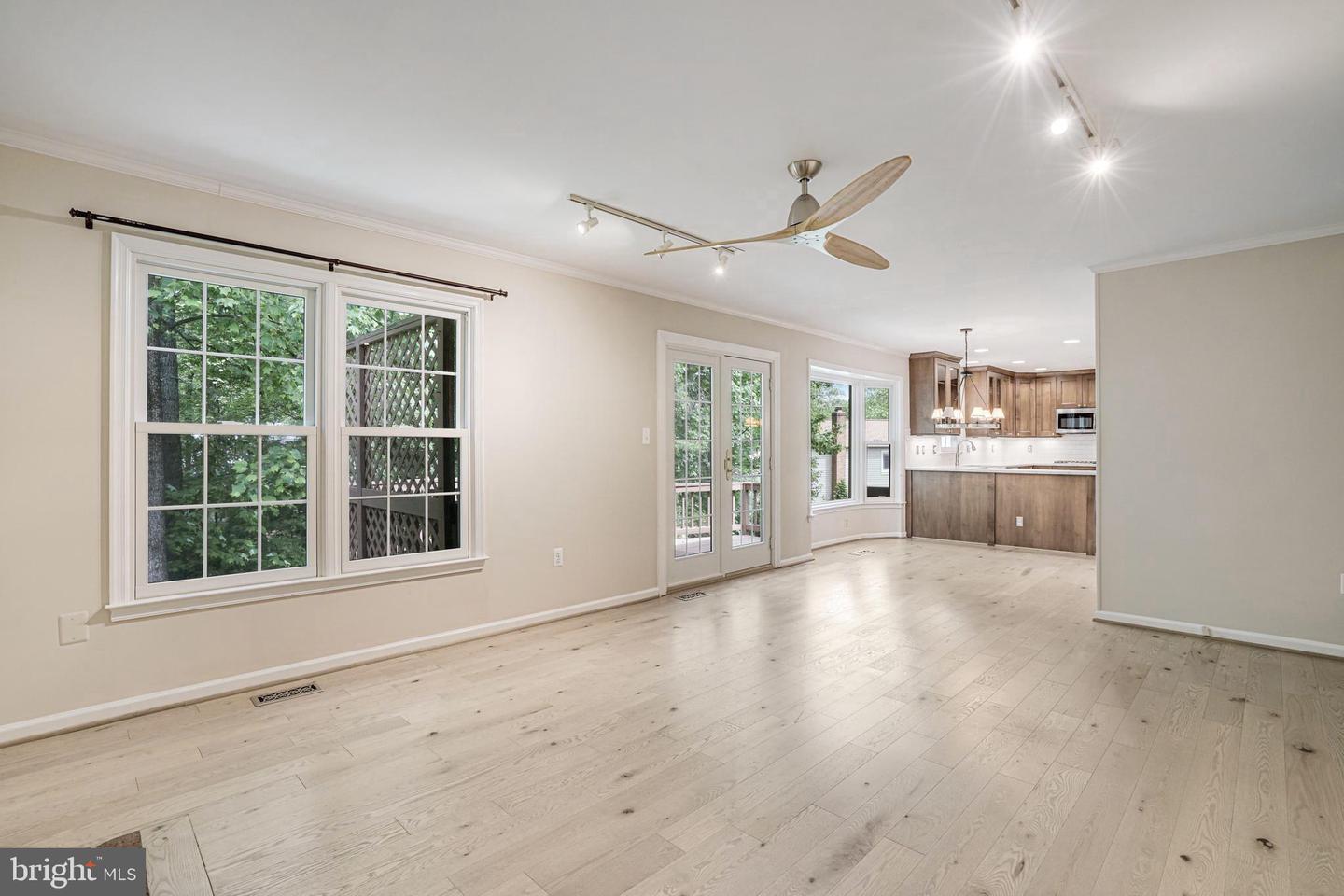 5926 CLERMONT LANDING CT, BURKE, Virginia 22015, 4 Bedrooms Bedrooms, ,3 BathroomsBathrooms,Residential,For sale,5926 CLERMONT LANDING CT,VAFX2242000 MLS # VAFX2242000