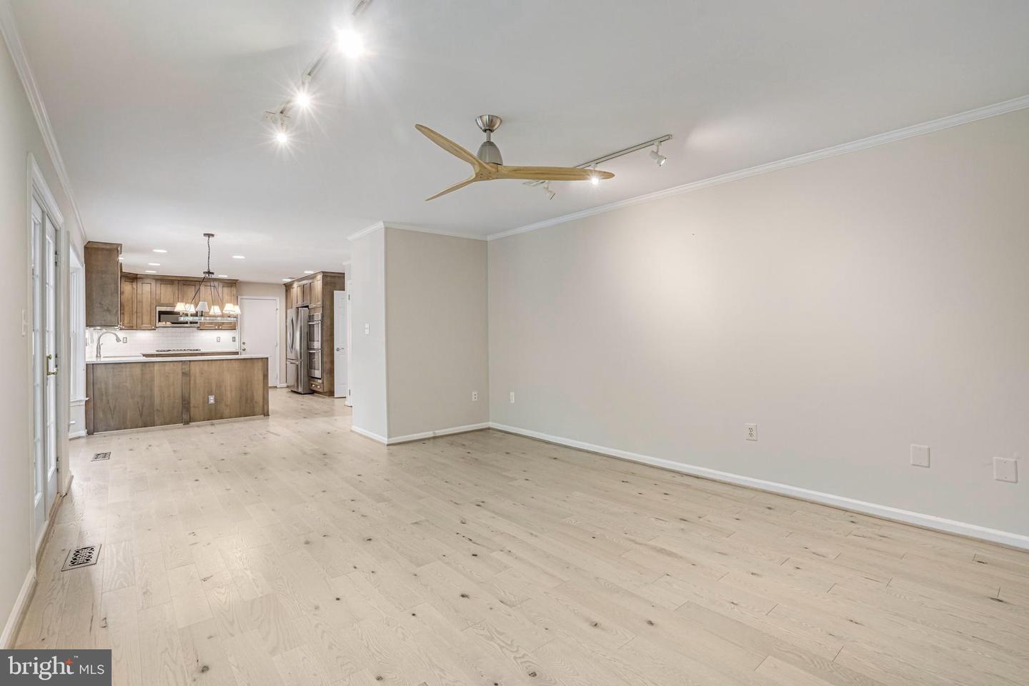 5926 CLERMONT LANDING CT, BURKE, Virginia 22015, 4 Bedrooms Bedrooms, ,3 BathroomsBathrooms,Residential,For sale,5926 CLERMONT LANDING CT,VAFX2242000 MLS # VAFX2242000