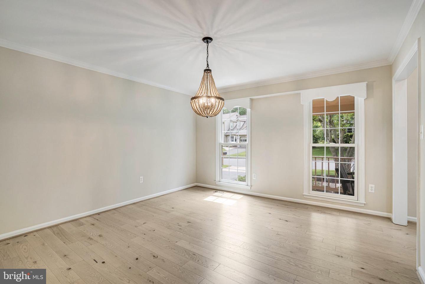 5926 CLERMONT LANDING CT, BURKE, Virginia 22015, 4 Bedrooms Bedrooms, ,3 BathroomsBathrooms,Residential,For sale,5926 CLERMONT LANDING CT,VAFX2242000 MLS # VAFX2242000