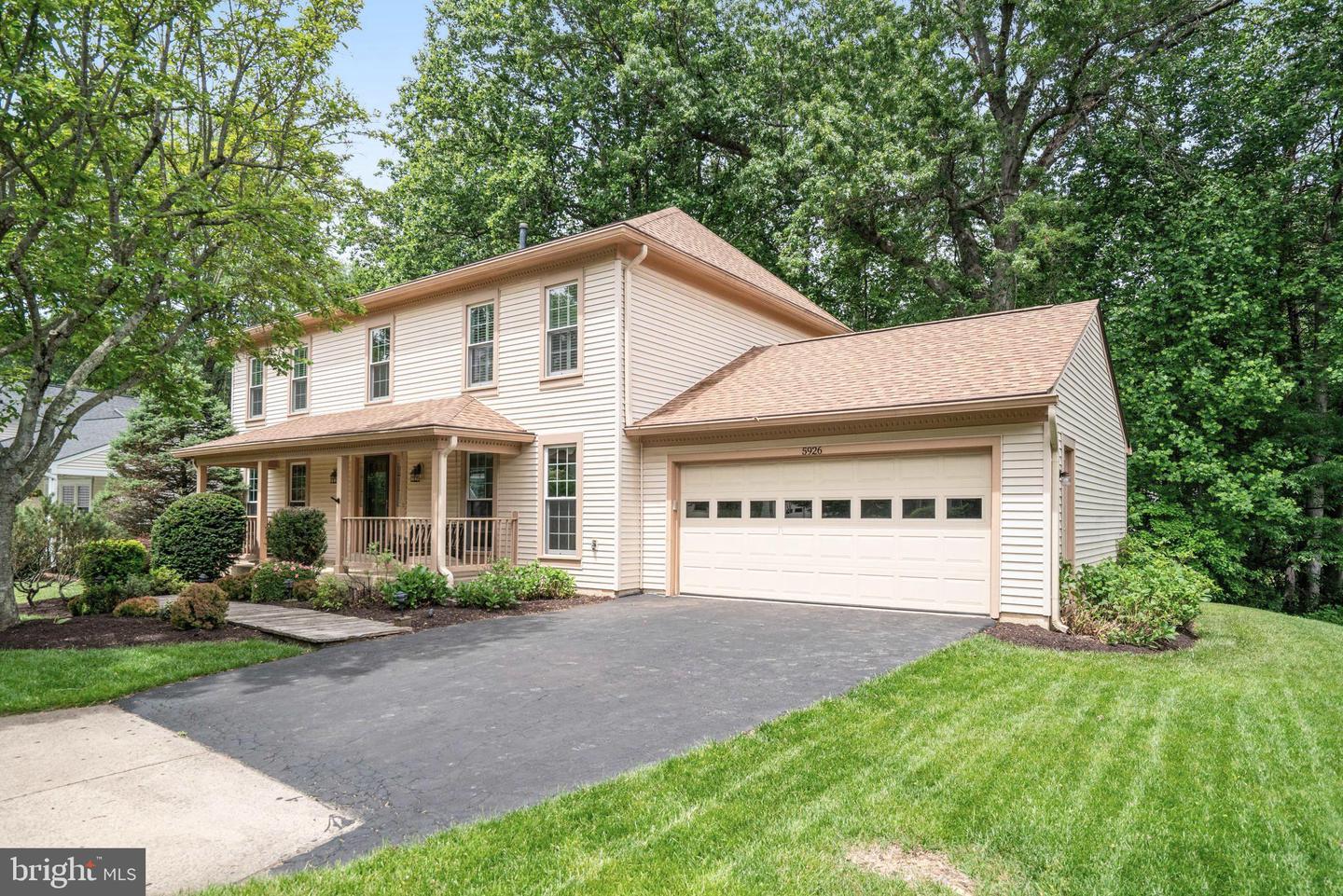 5926 CLERMONT LANDING CT, BURKE, Virginia 22015, 4 Bedrooms Bedrooms, ,3 BathroomsBathrooms,Residential,For sale,5926 CLERMONT LANDING CT,VAFX2242000 MLS # VAFX2242000