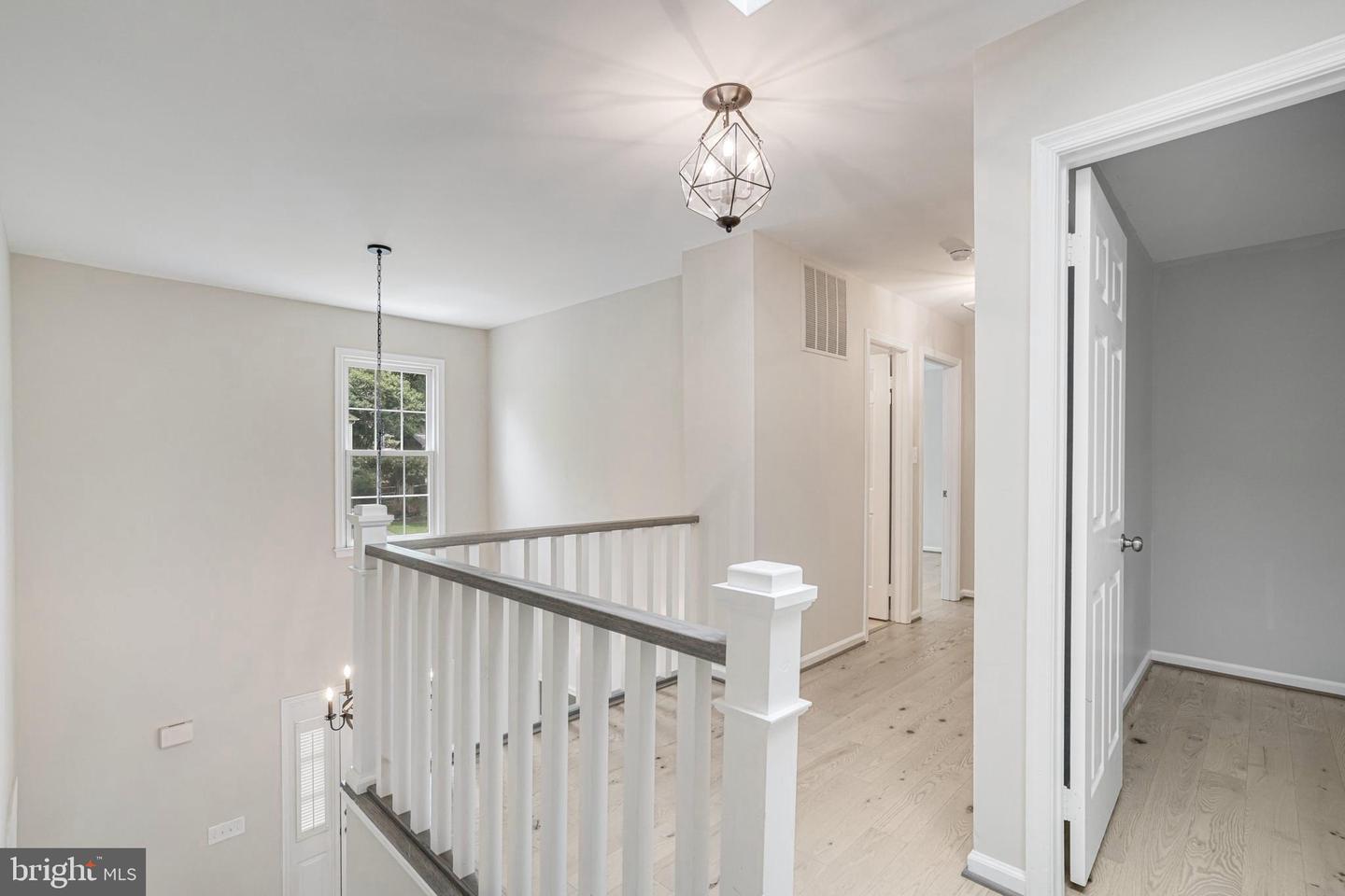5926 CLERMONT LANDING CT, BURKE, Virginia 22015, 4 Bedrooms Bedrooms, ,3 BathroomsBathrooms,Residential,For sale,5926 CLERMONT LANDING CT,VAFX2242000 MLS # VAFX2242000
