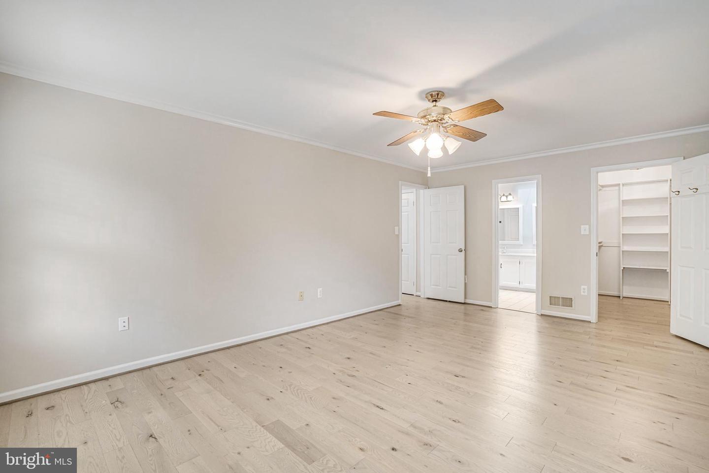 5926 CLERMONT LANDING CT, BURKE, Virginia 22015, 4 Bedrooms Bedrooms, ,3 BathroomsBathrooms,Residential,For sale,5926 CLERMONT LANDING CT,VAFX2242000 MLS # VAFX2242000