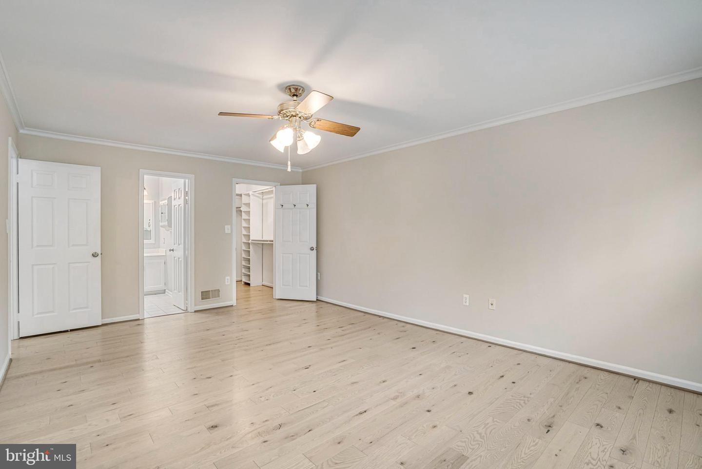 5926 CLERMONT LANDING CT, BURKE, Virginia 22015, 4 Bedrooms Bedrooms, ,3 BathroomsBathrooms,Residential,For sale,5926 CLERMONT LANDING CT,VAFX2242000 MLS # VAFX2242000